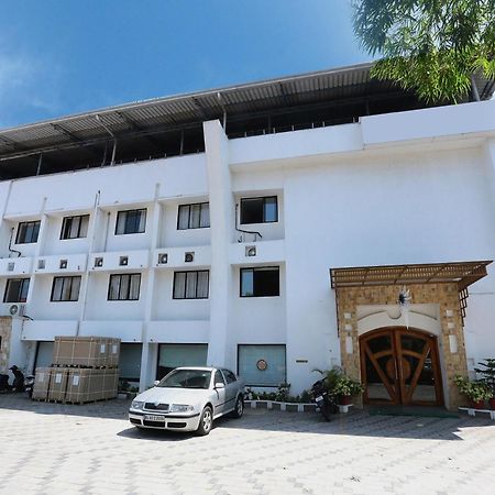 Super Townhouse Dona Castle Hotel Kollam Buitenkant foto