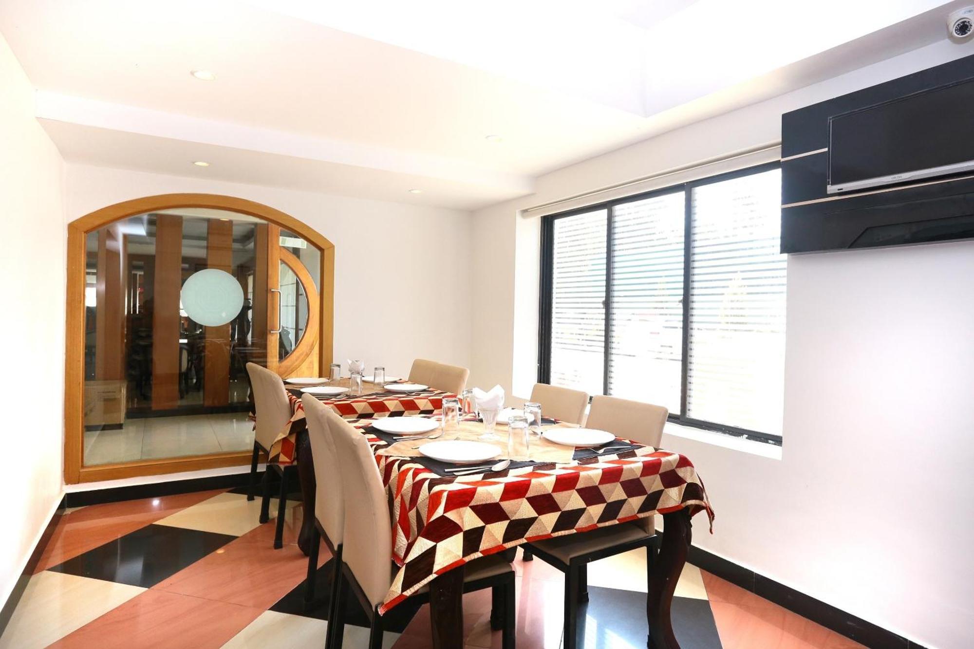 Super Townhouse Dona Castle Hotel Kollam Buitenkant foto