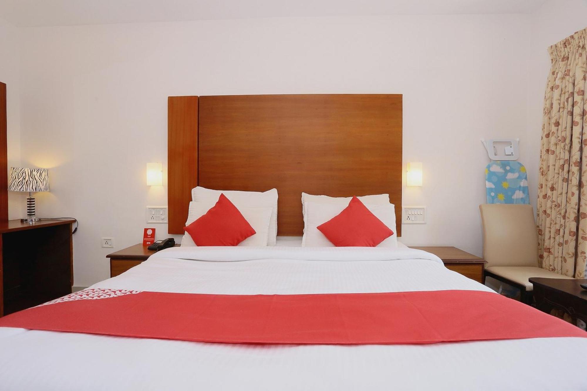 Super Townhouse Dona Castle Hotel Kollam Buitenkant foto