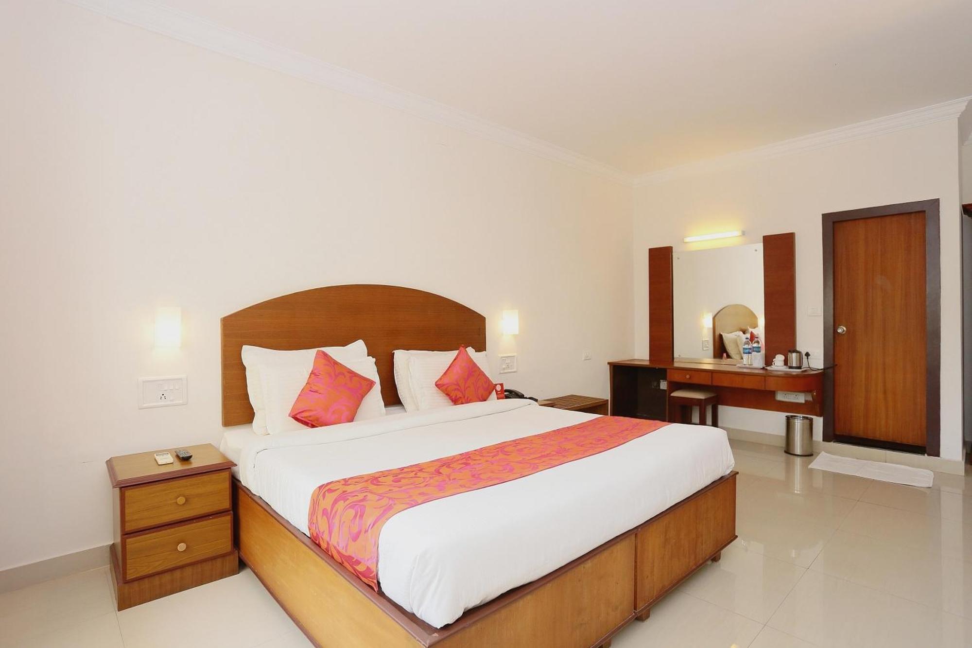 Super Townhouse Dona Castle Hotel Kollam Buitenkant foto