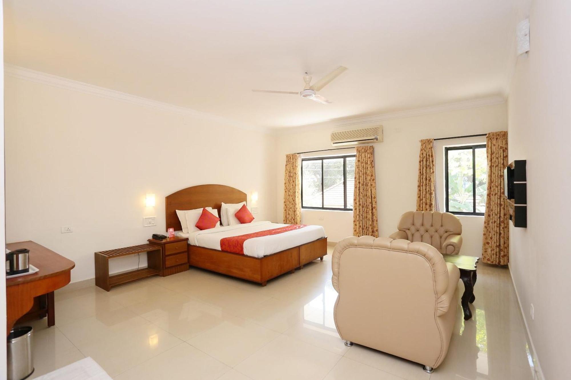 Super Townhouse Dona Castle Hotel Kollam Buitenkant foto