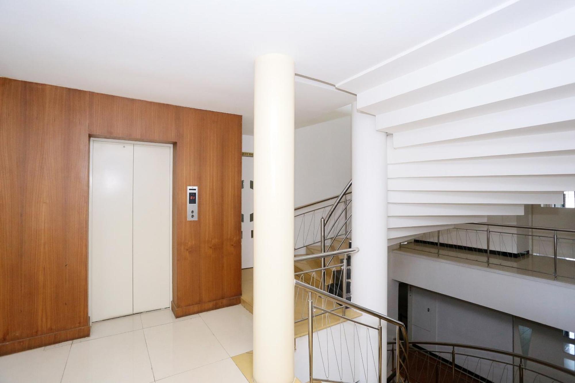 Super Townhouse Dona Castle Hotel Kollam Buitenkant foto