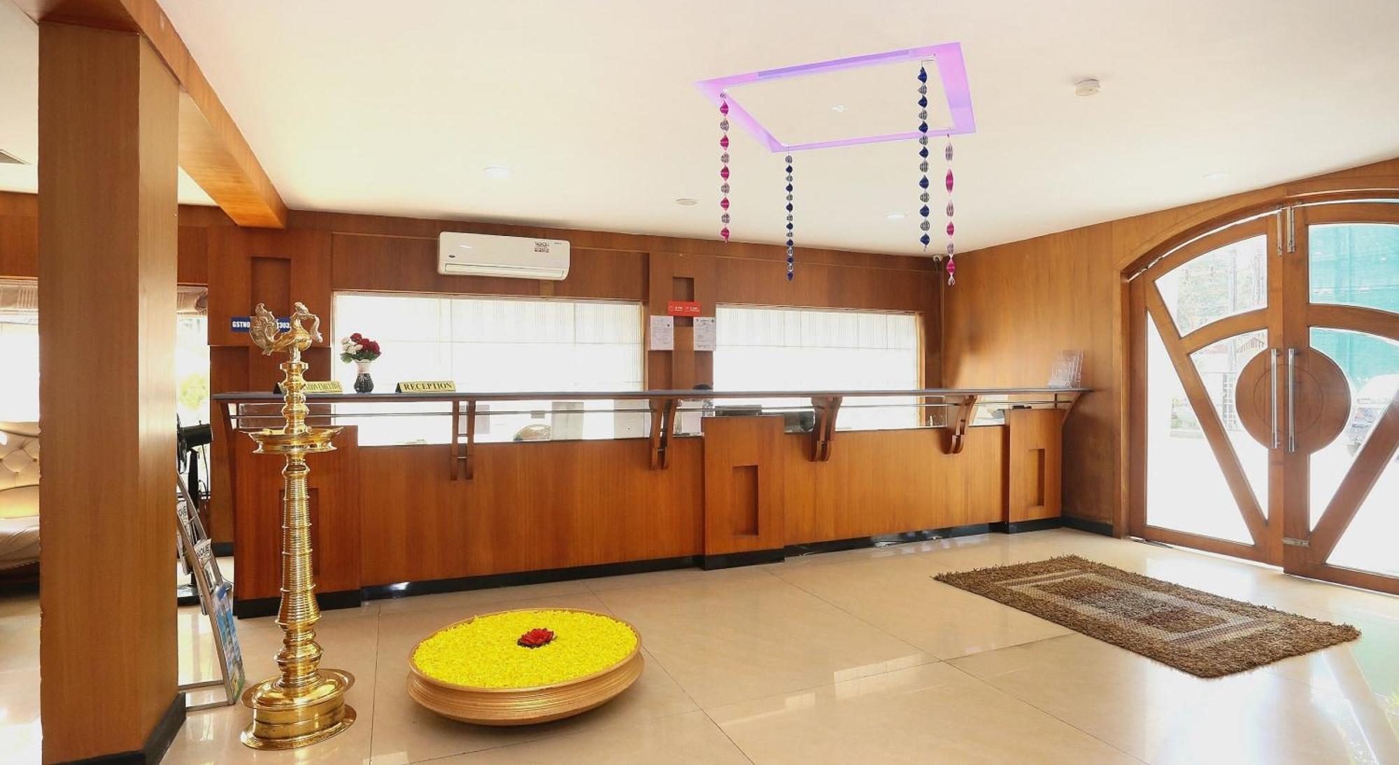 Super Townhouse Dona Castle Hotel Kollam Buitenkant foto