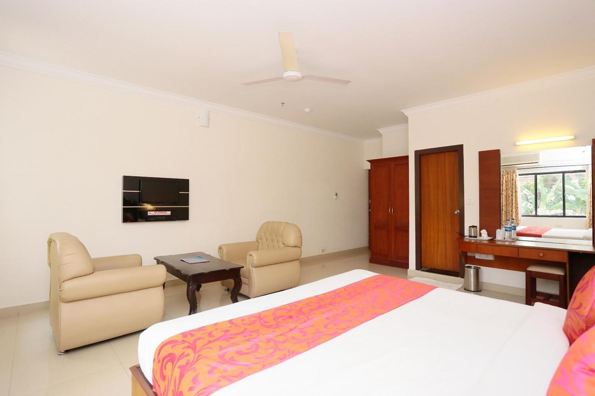 Super Townhouse Dona Castle Hotel Kollam Buitenkant foto