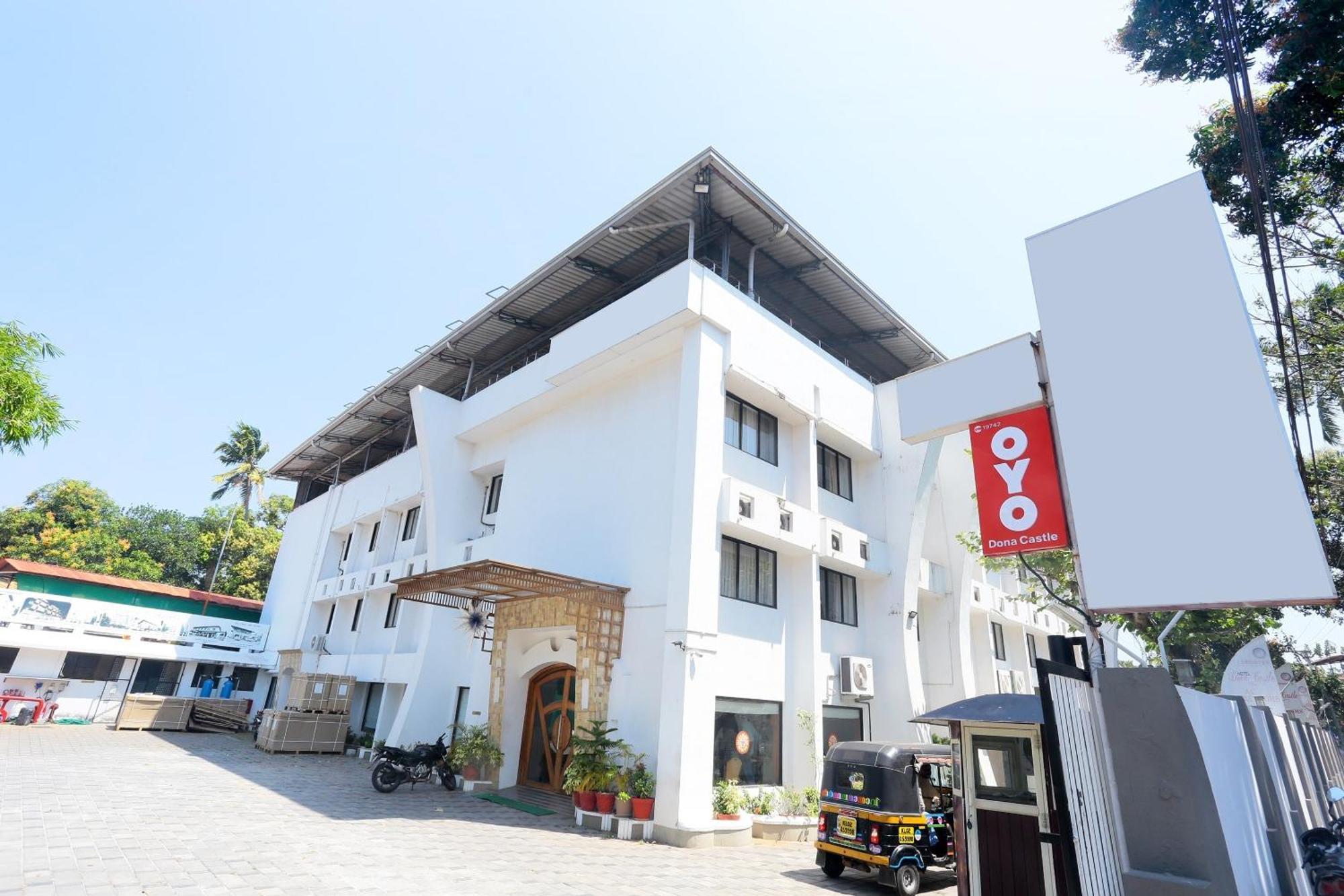 Super Townhouse Dona Castle Hotel Kollam Buitenkant foto