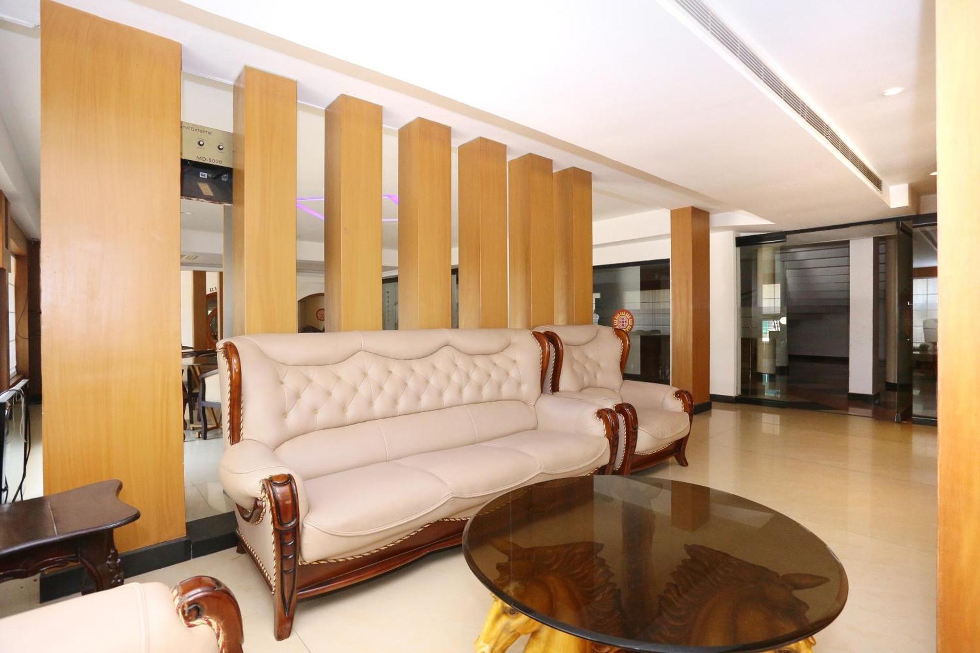 Super Townhouse Dona Castle Hotel Kollam Buitenkant foto