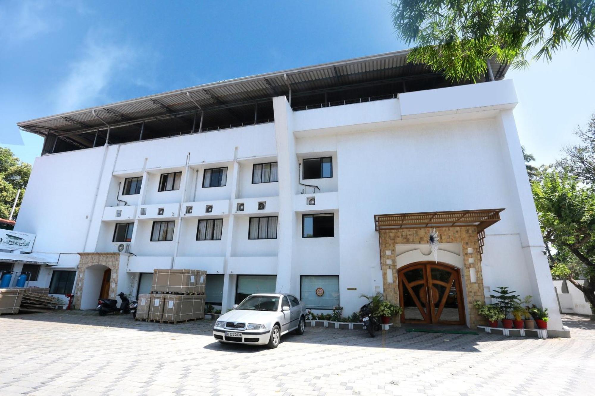 Super Townhouse Dona Castle Hotel Kollam Buitenkant foto