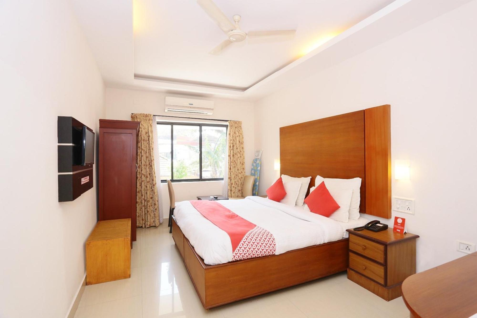 Super Townhouse Dona Castle Hotel Kollam Buitenkant foto