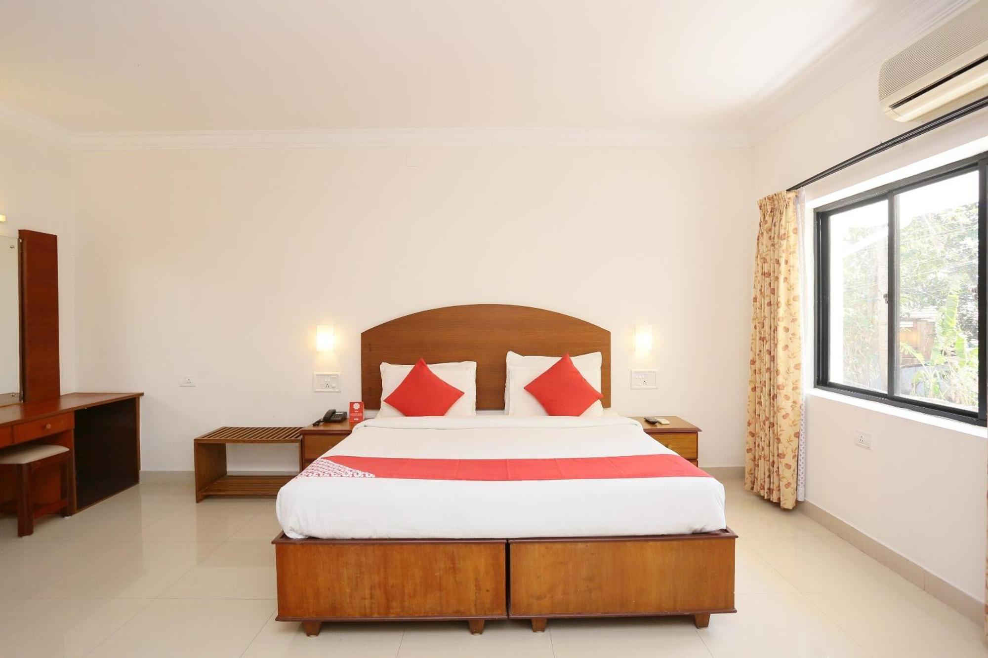 Super Townhouse Dona Castle Hotel Kollam Buitenkant foto
