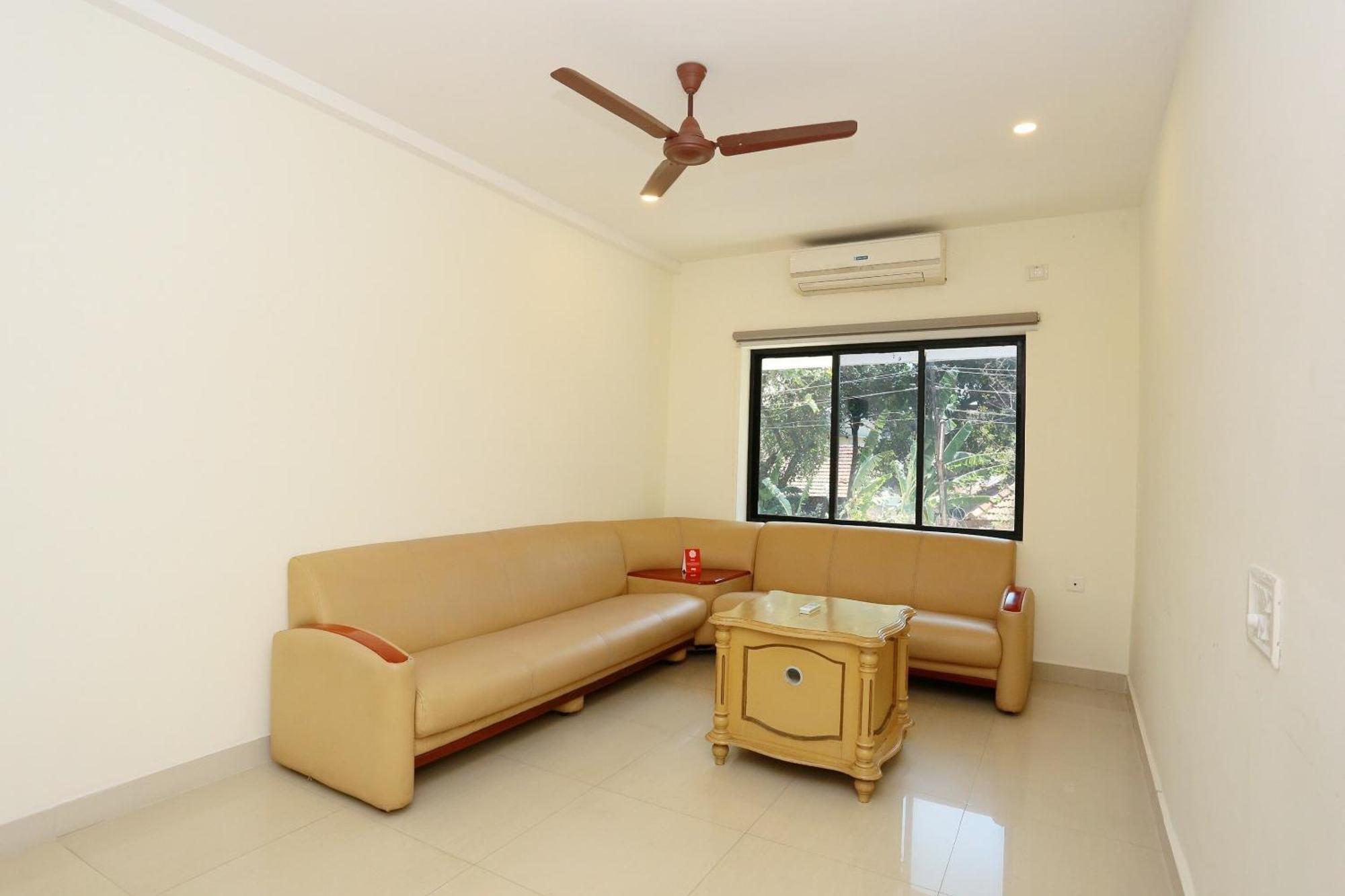 Super Townhouse Dona Castle Hotel Kollam Buitenkant foto