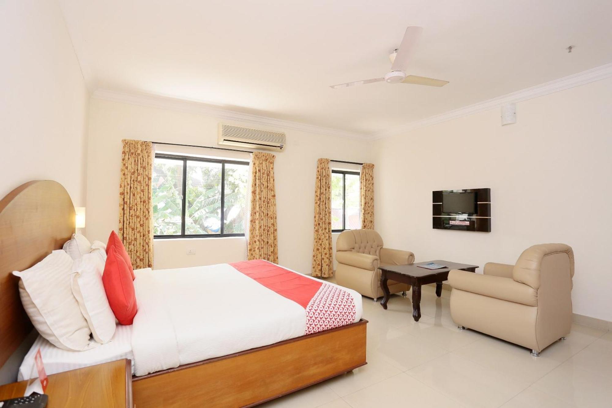 Super Townhouse Dona Castle Hotel Kollam Buitenkant foto