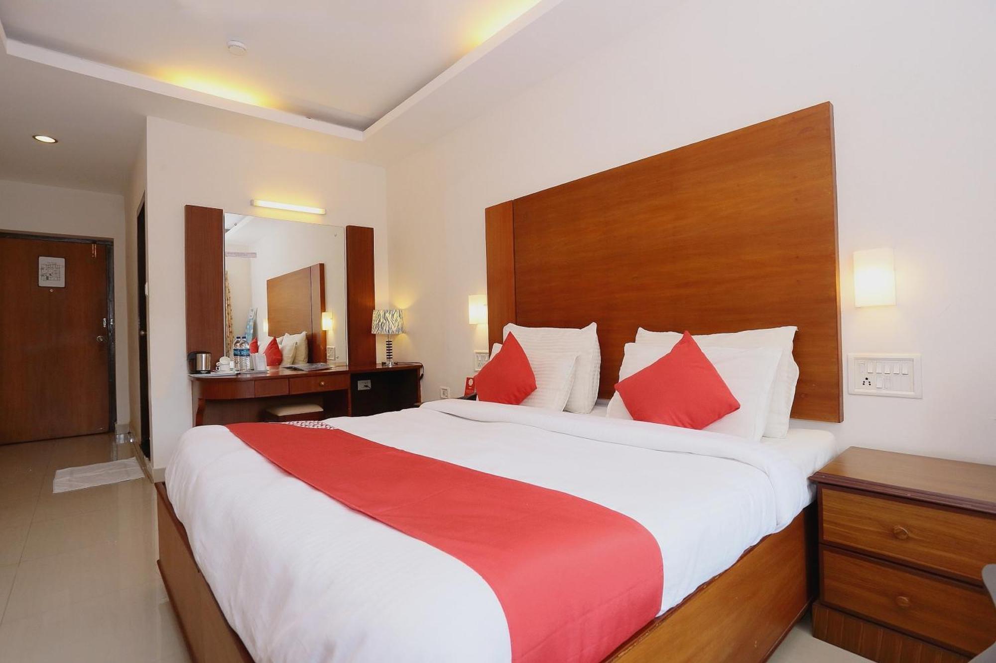 Super Townhouse Dona Castle Hotel Kollam Buitenkant foto
