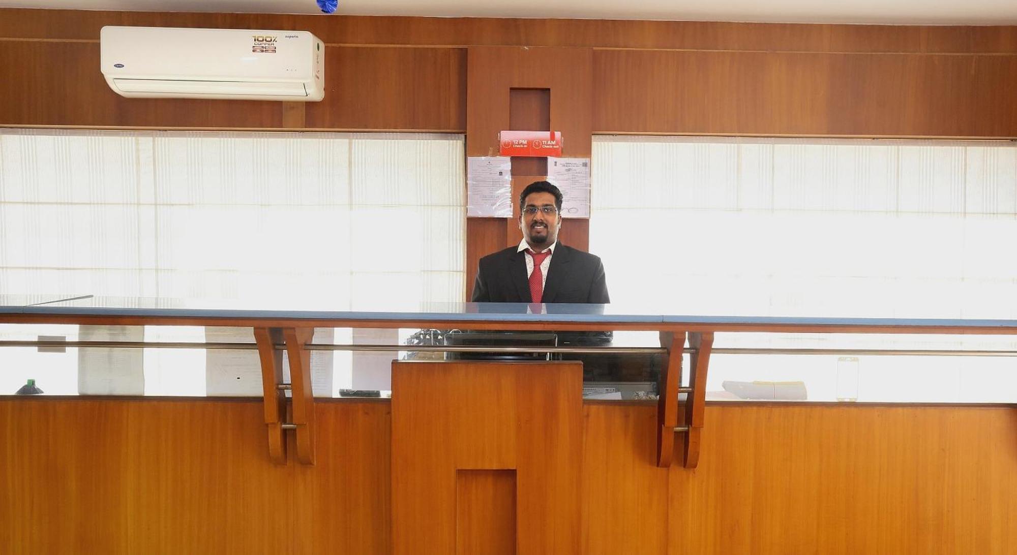 Super Townhouse Dona Castle Hotel Kollam Buitenkant foto