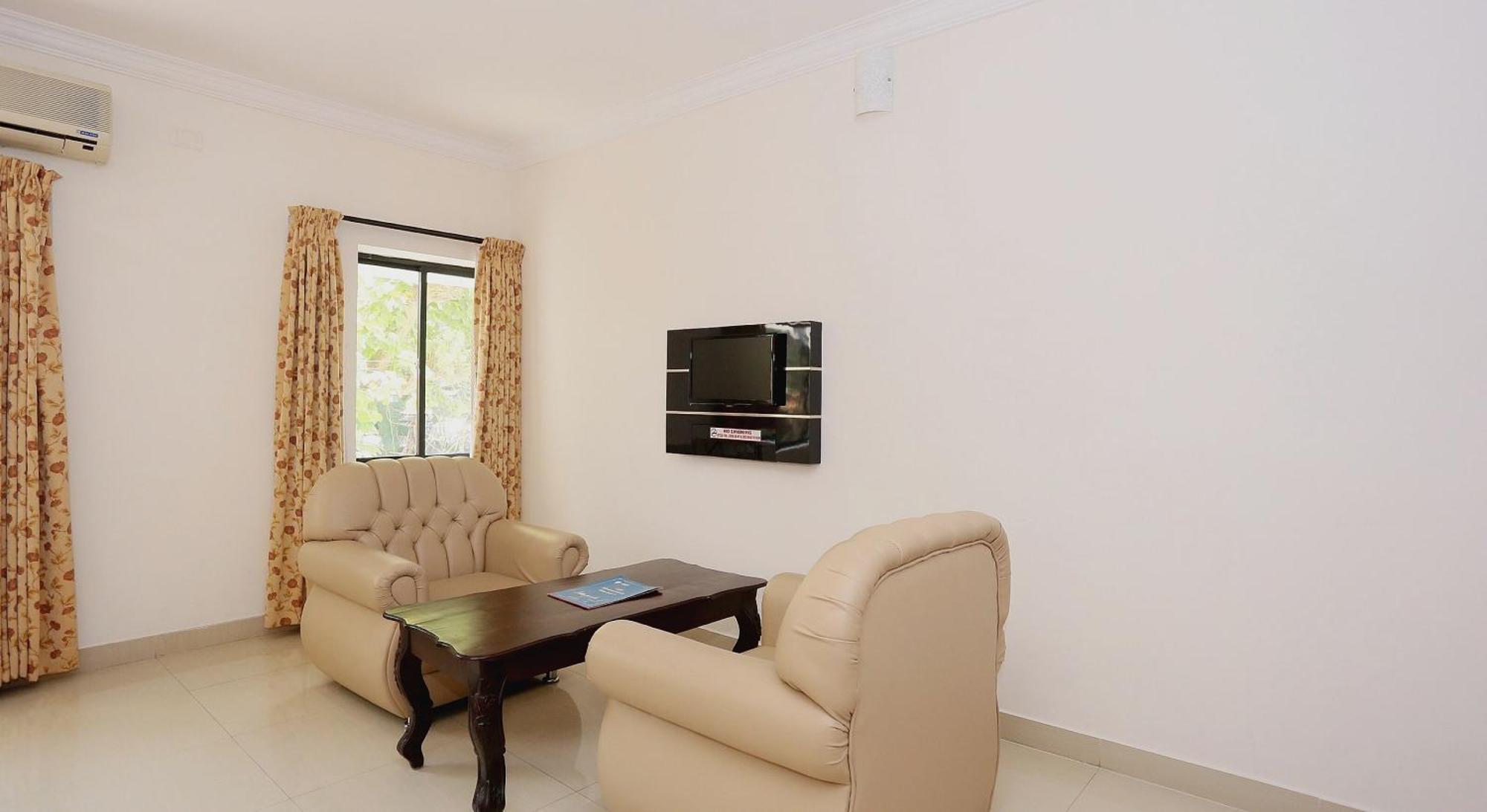 Super Townhouse Dona Castle Hotel Kollam Buitenkant foto