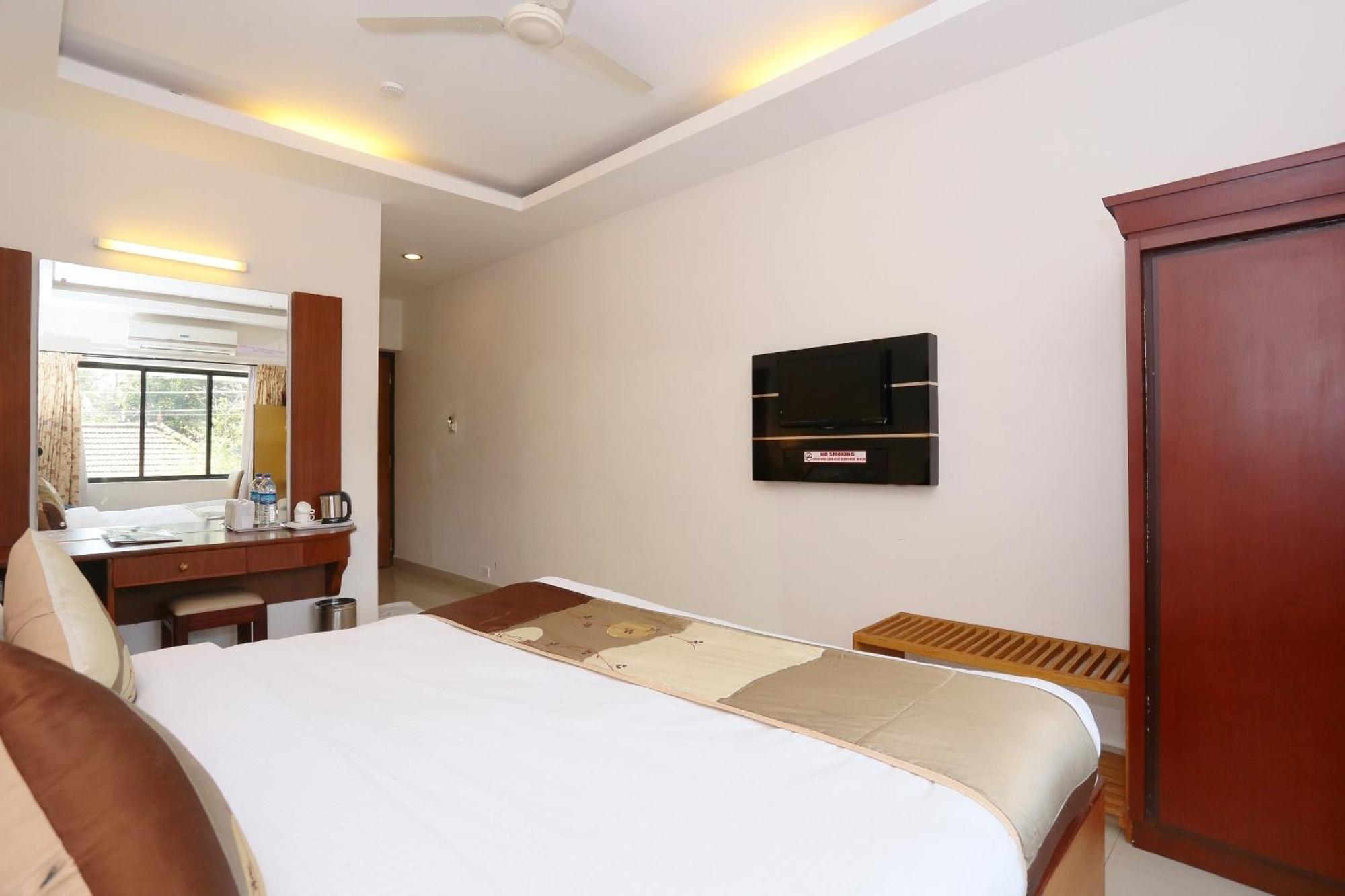 Super Townhouse Dona Castle Hotel Kollam Buitenkant foto