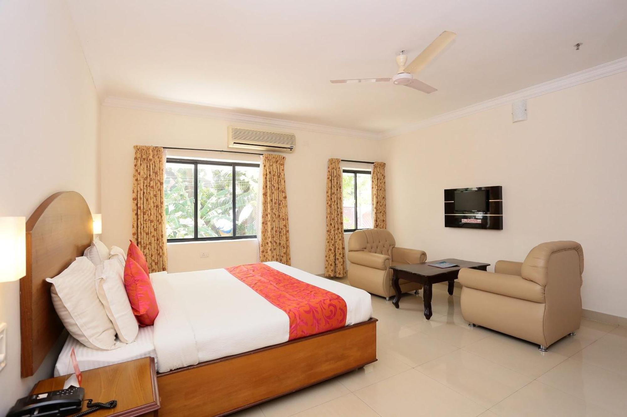Super Townhouse Dona Castle Hotel Kollam Buitenkant foto