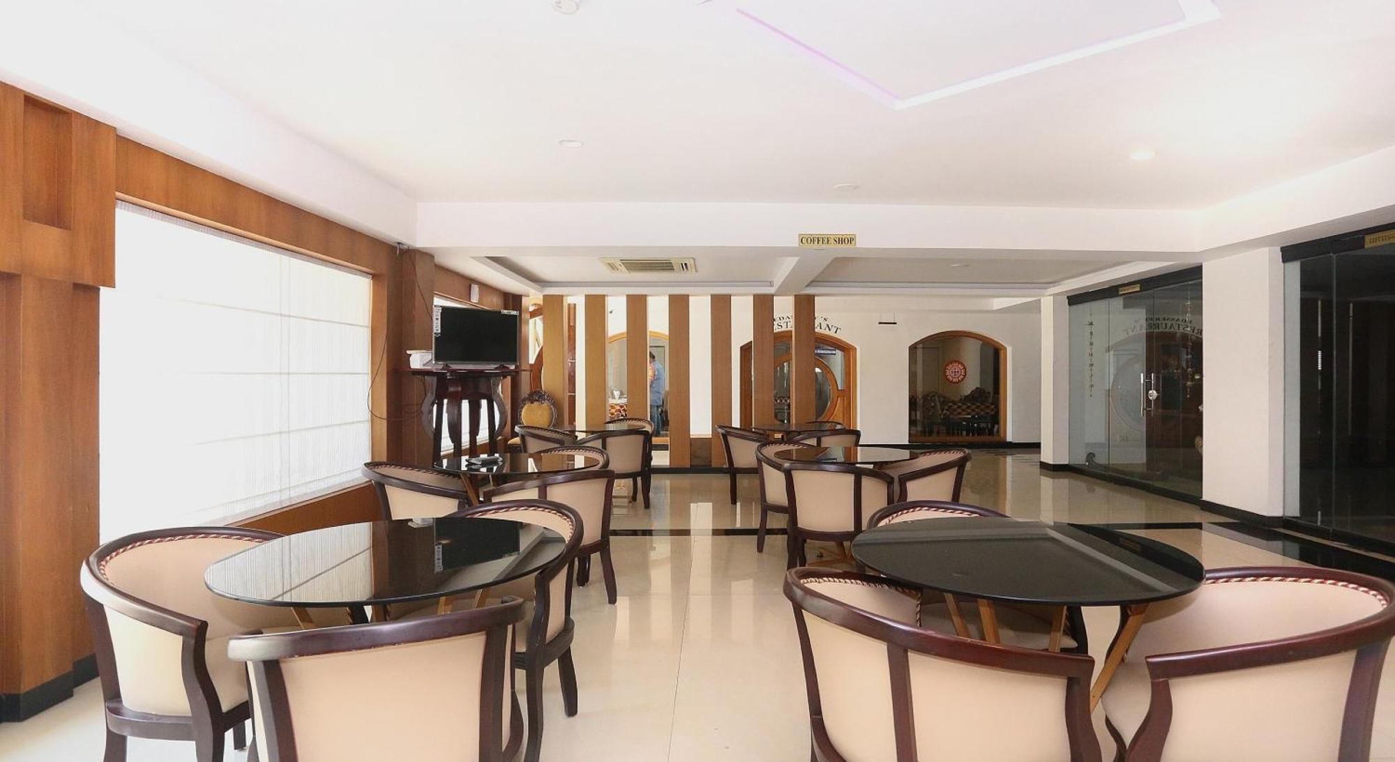 Super Townhouse Dona Castle Hotel Kollam Buitenkant foto