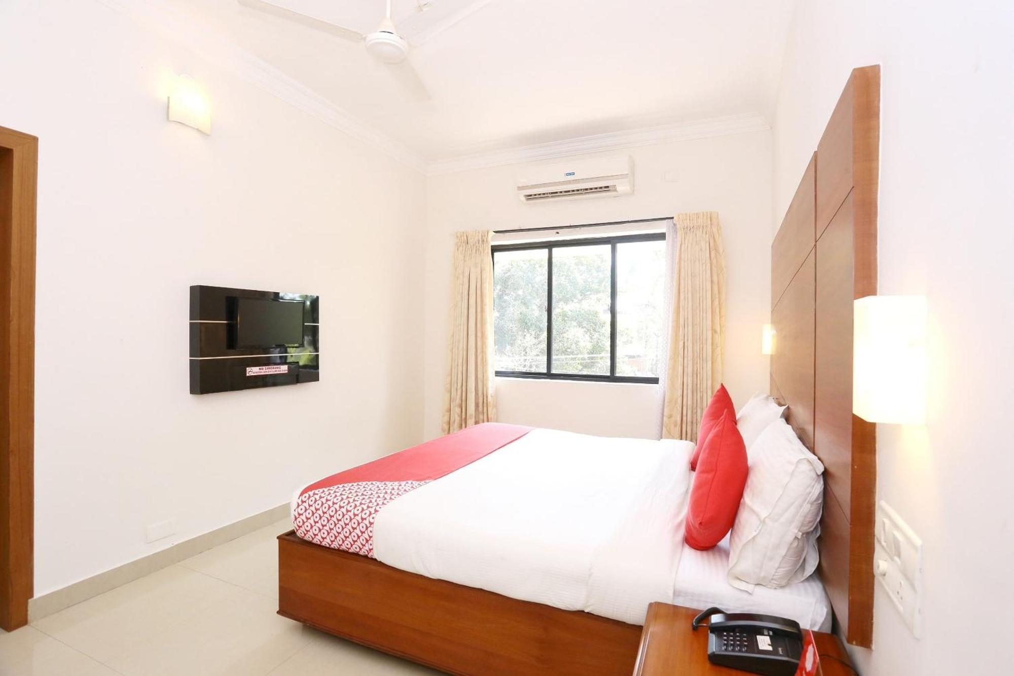 Super Townhouse Dona Castle Hotel Kollam Buitenkant foto