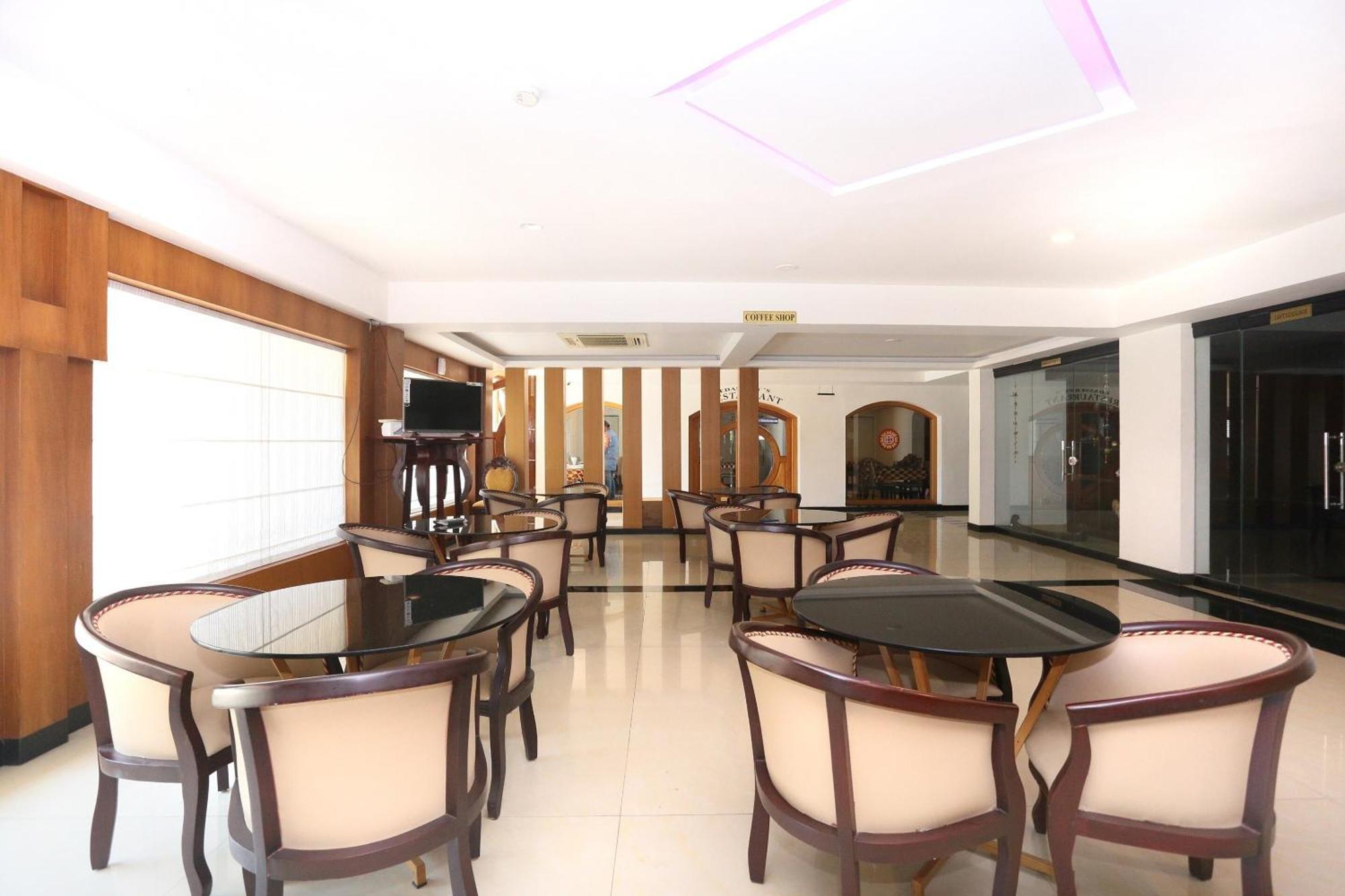 Super Townhouse Dona Castle Hotel Kollam Buitenkant foto
