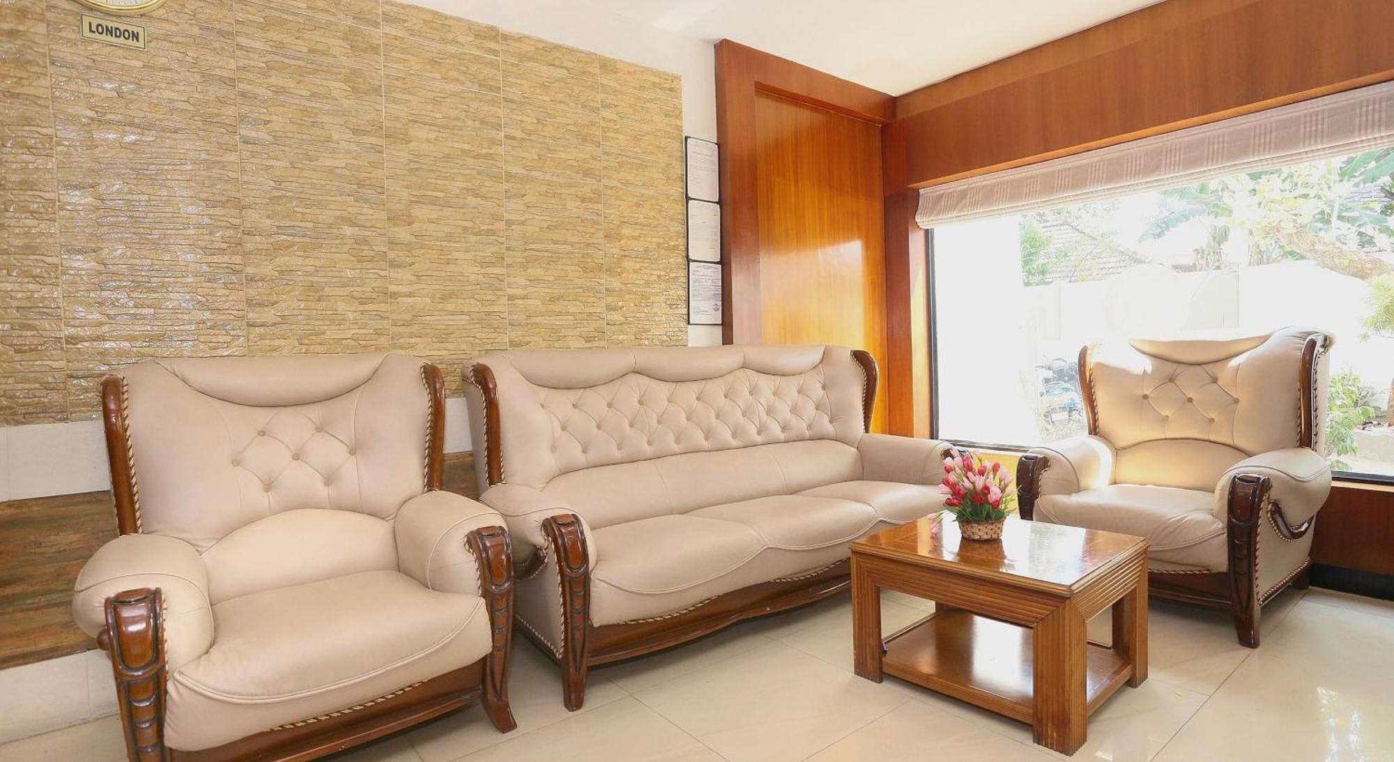 Super Townhouse Dona Castle Hotel Kollam Buitenkant foto