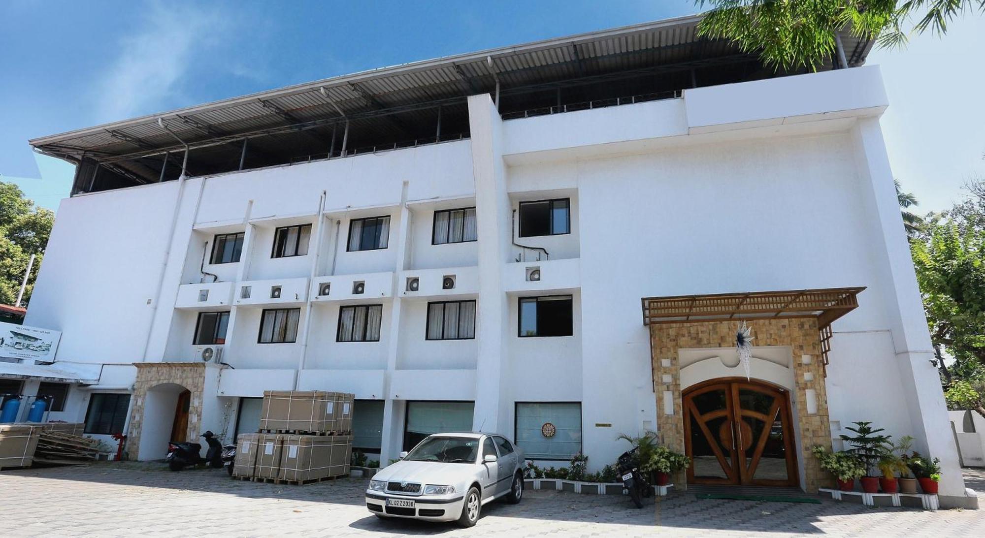 Super Townhouse Dona Castle Hotel Kollam Buitenkant foto