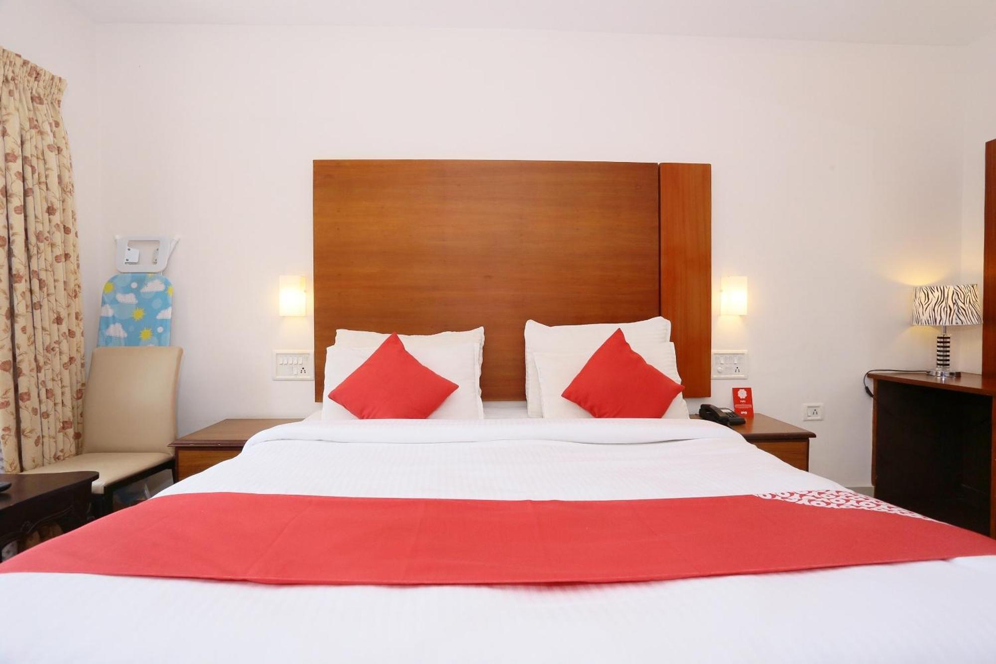 Super Townhouse Dona Castle Hotel Kollam Buitenkant foto