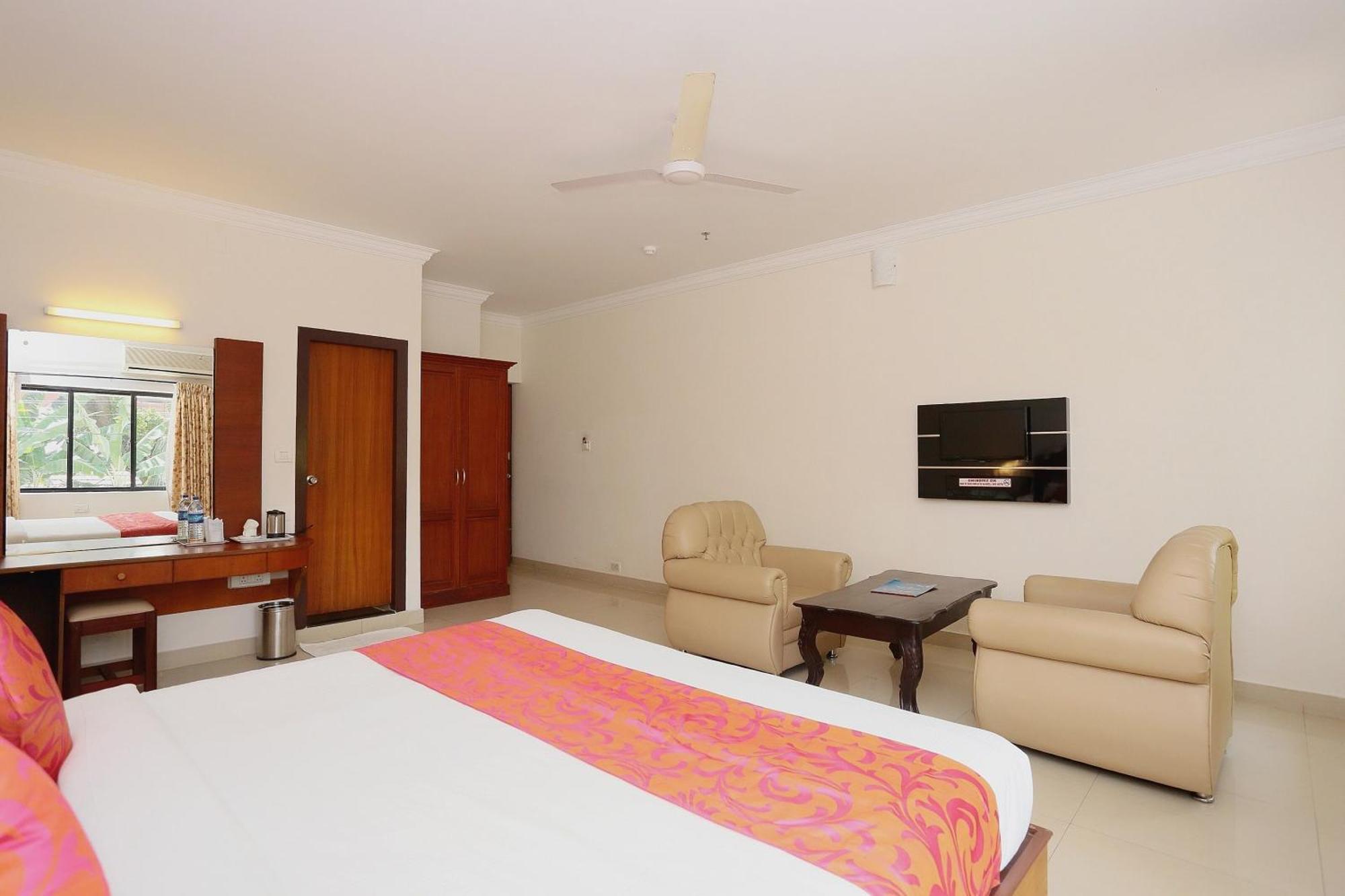 Super Townhouse Dona Castle Hotel Kollam Buitenkant foto