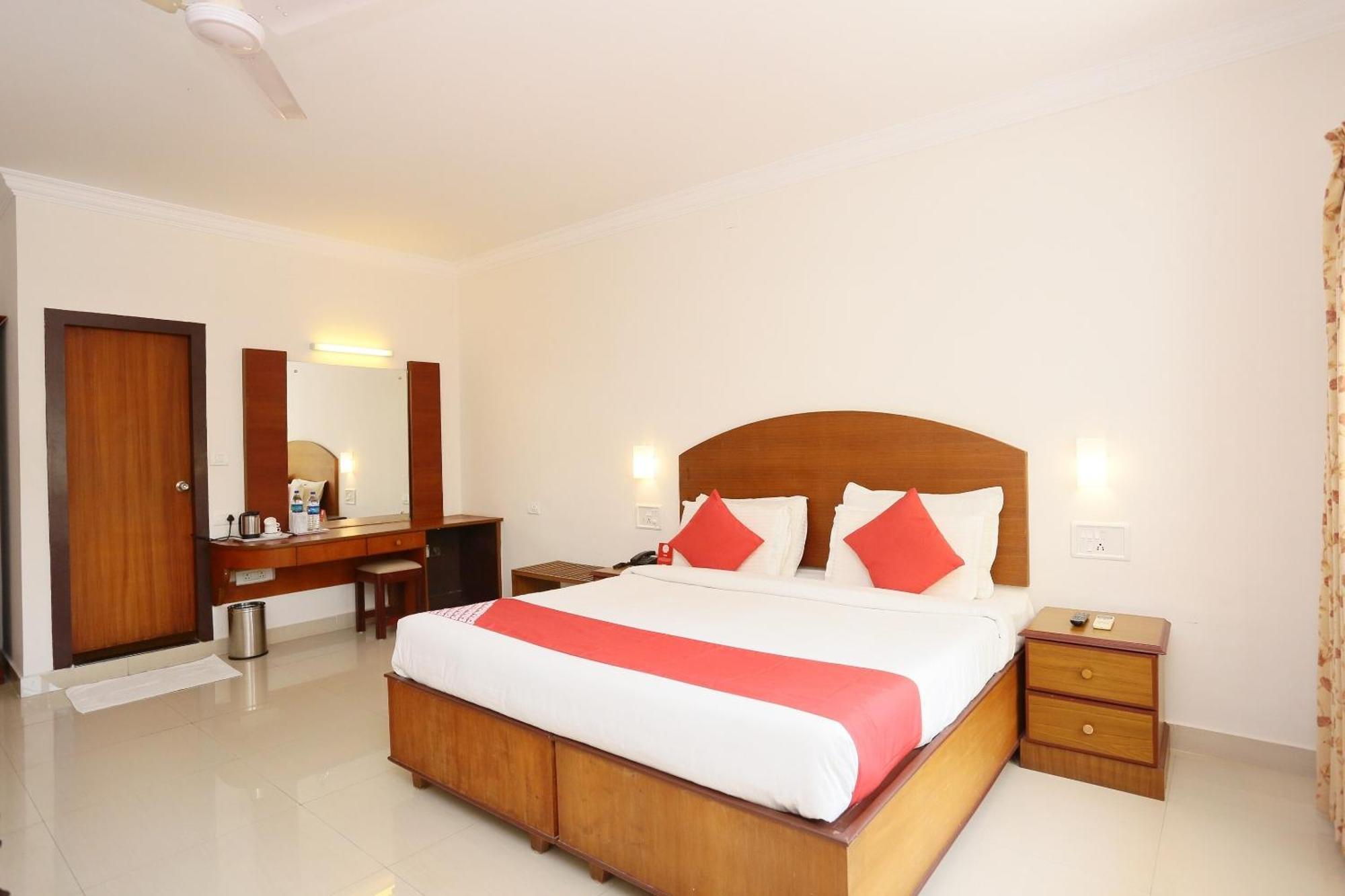 Super Townhouse Dona Castle Hotel Kollam Buitenkant foto