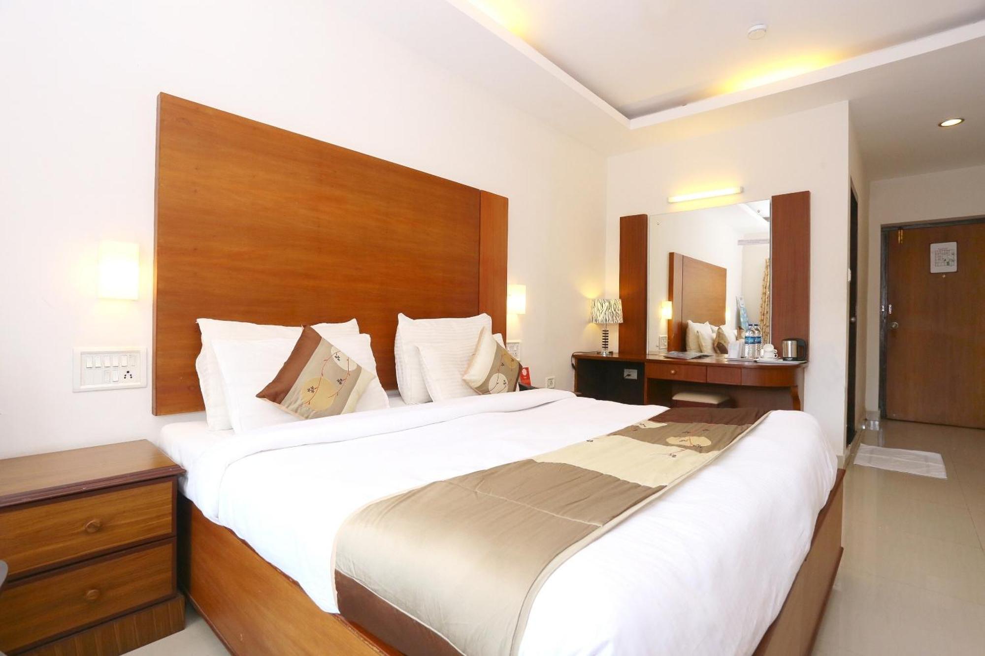Super Townhouse Dona Castle Hotel Kollam Buitenkant foto