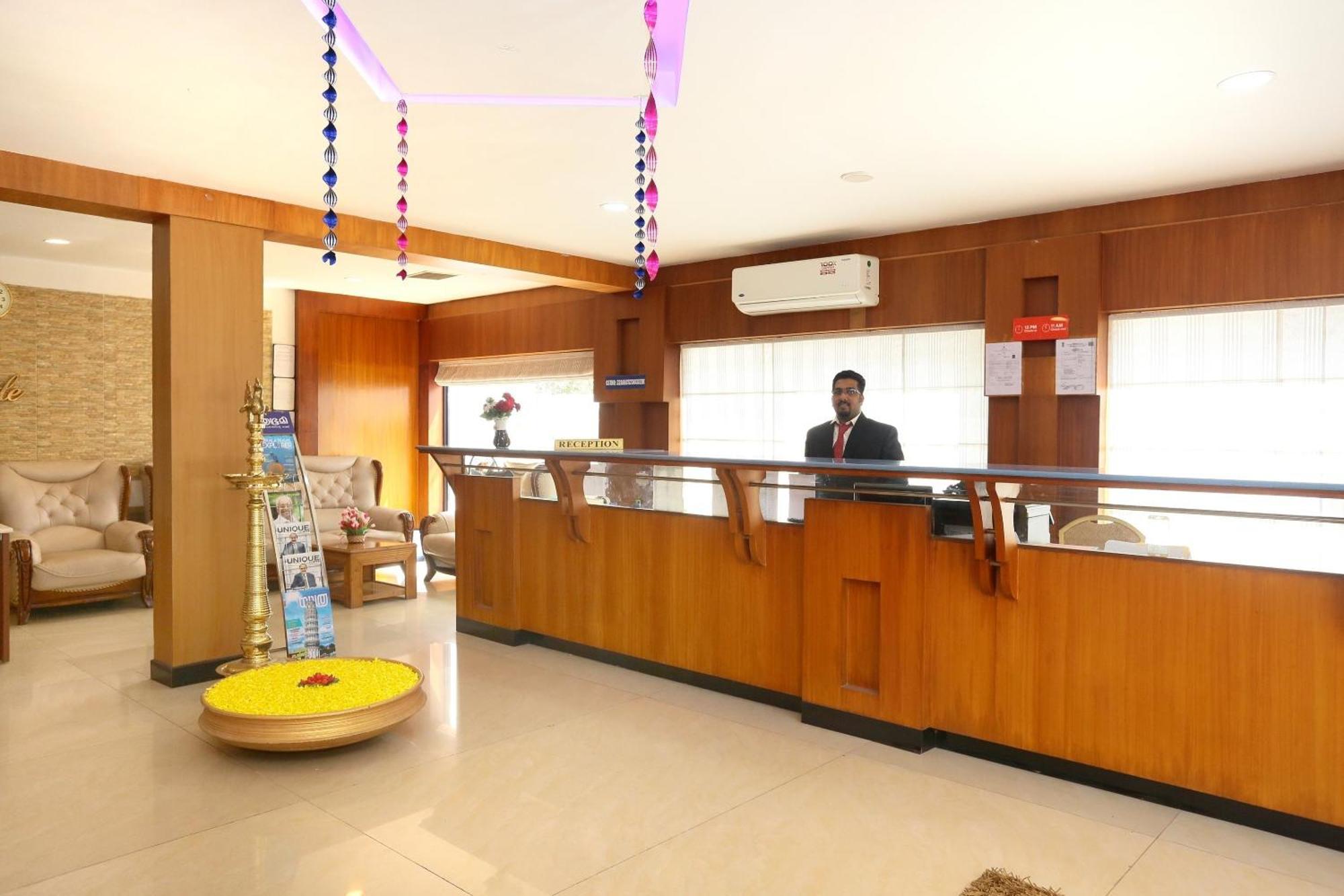 Super Townhouse Dona Castle Hotel Kollam Buitenkant foto