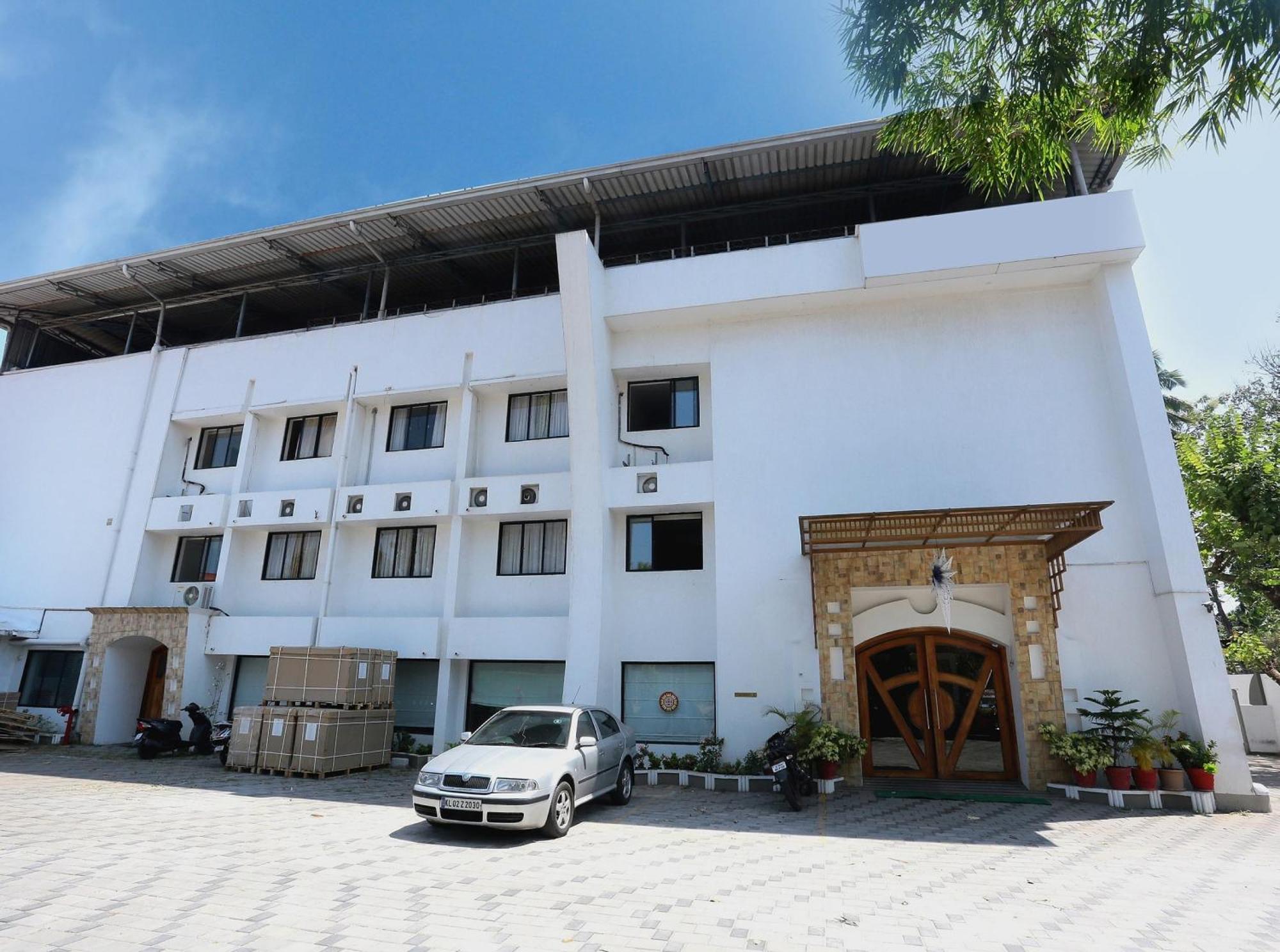 Super Townhouse Dona Castle Hotel Kollam Buitenkant foto